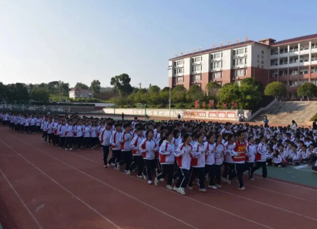 孩子们也从被动听讲转向自动探求成果但更重要的是学习状况的变化 孩子们也从被动听讲转向自动探求成果但更重要的是学习状况的变化