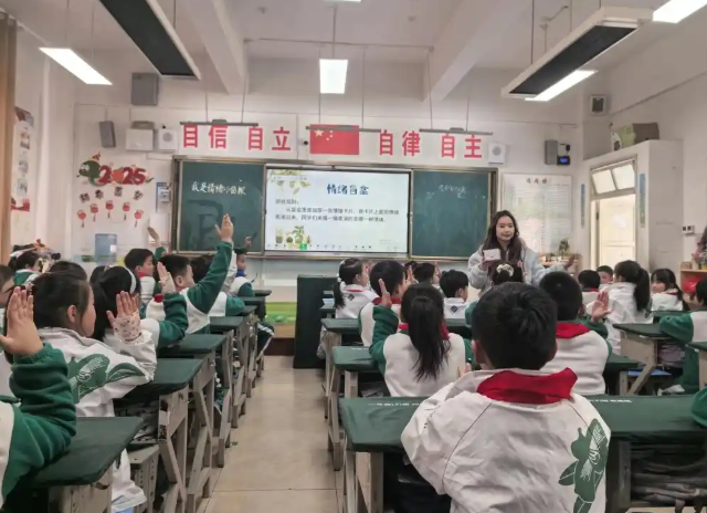 创新构建课程讲堂点评三擎驱动育人模式逐步构成一体化育人格式 创新构建课程讲堂点评三擎驱动育人模式逐步构成一体化育人格式