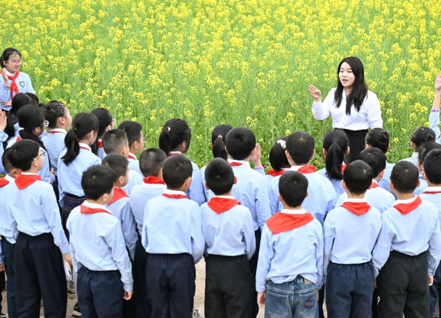 在奔跑和跃动中让每一个课间都成为积储生长能量的加油站 在奔跑和跃动中让每一个课间都成为积储生长能量的加油站