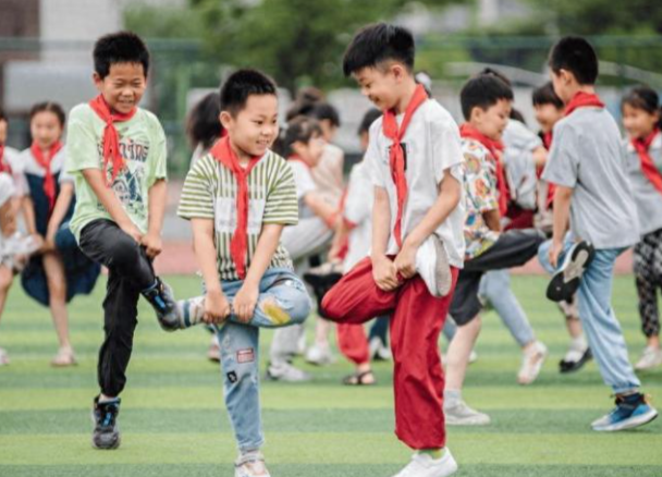 课间十五分钟不是简略地让孩子走出教室而是玩得好玩得安全 课间十五分钟不是简略地让孩子走出教室而是玩得好玩得安全